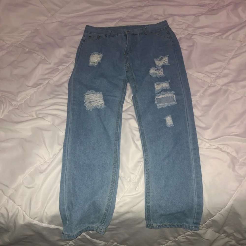 Ripped Boyfriend Jean